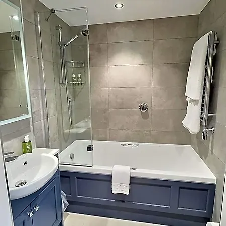 Hotel Three Shires 4*