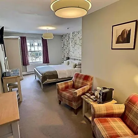 Hotel Three Shires