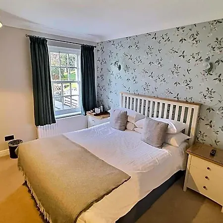 Hotel Three Shires